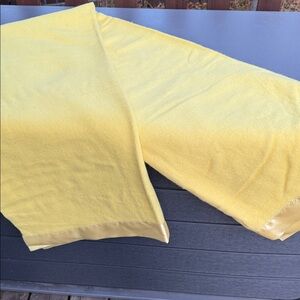 Vintage 1970s Yellow sunkist wool ombré Blanket Bedding 72”x79” NWOT